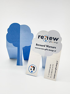 Visitekaartje Re:new in de vorm van een boom